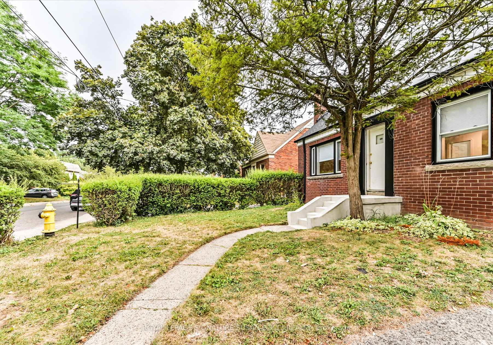 19-plaxton-drive-east-york-ontario-e12341750