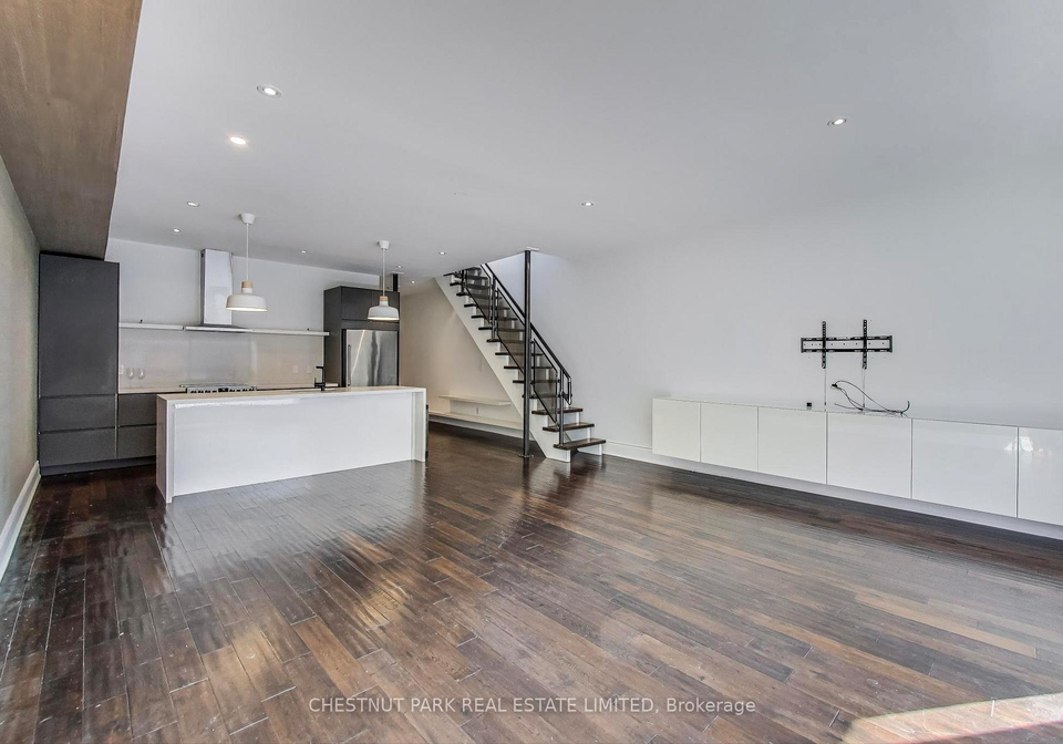 692-queen-street-e-toronto-ontario-e12341996