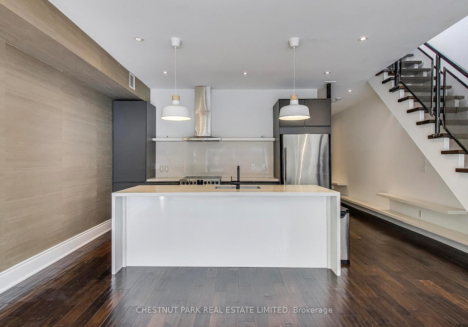 692-queen-street-e-toronto-ontario-e12341996