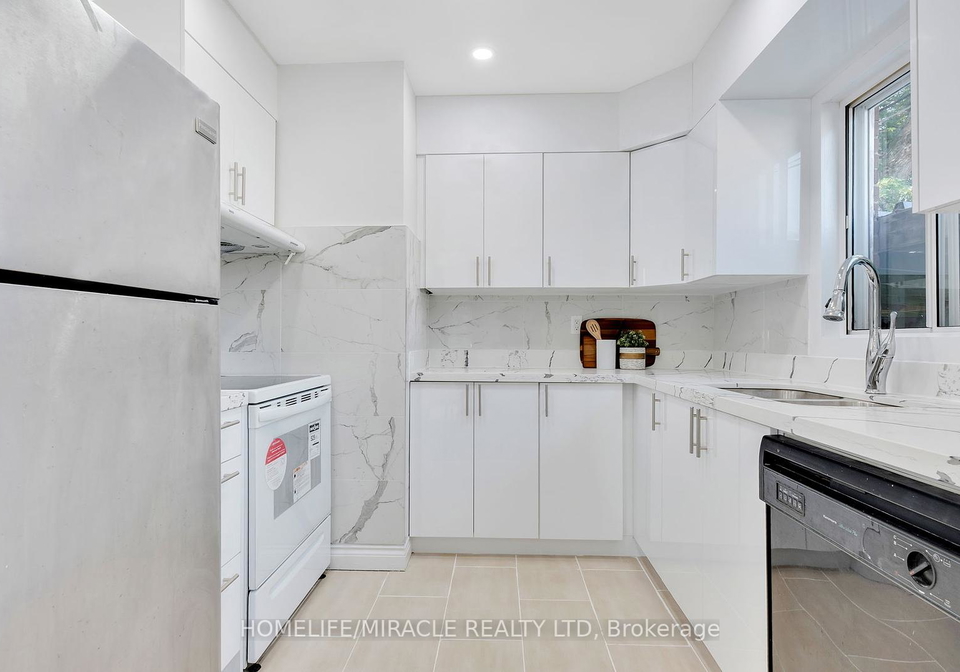 8-hollyhedge-drive-scarborough-ontario-e12342368