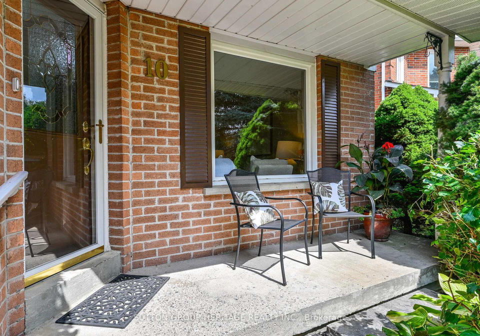 10-plowman-drive-ajax-ontario-e12343515