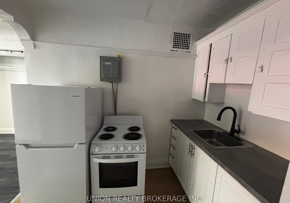 84-willow-avenue-s-toronto-ontario-e12343792