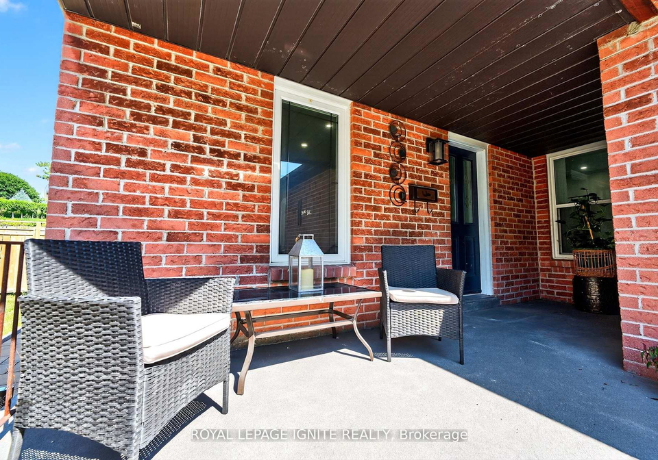 7-ducatel-crescent-ajax-ontario-e12345005