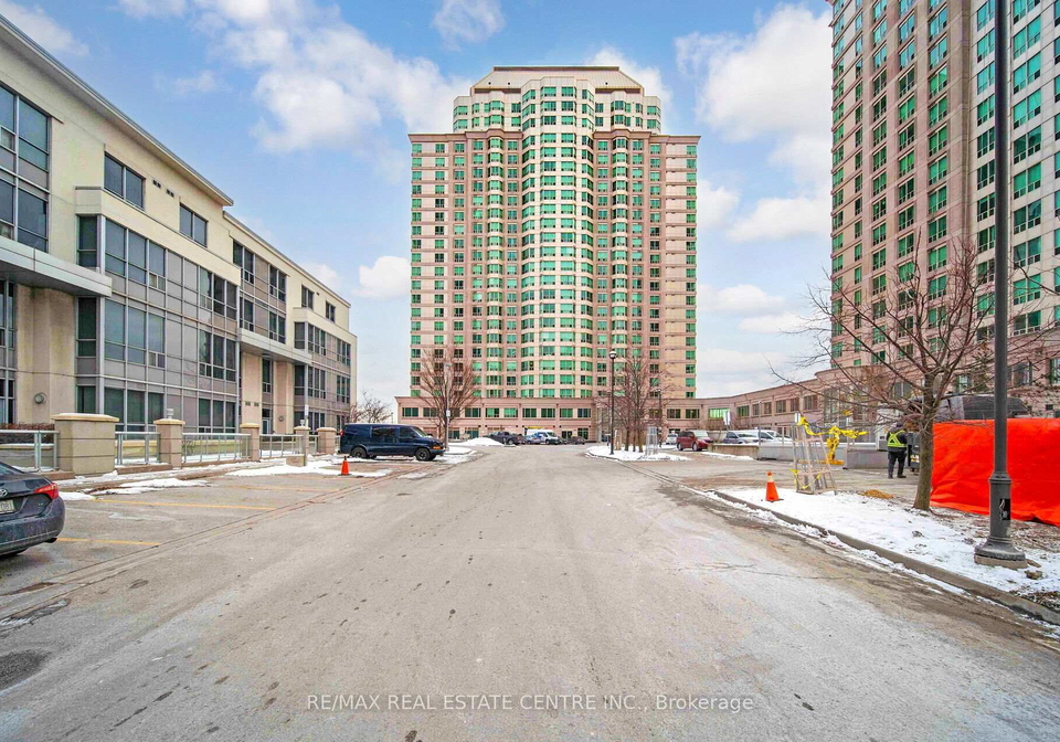 11-lee-centre-drive-scarborough-ontario-e12345930