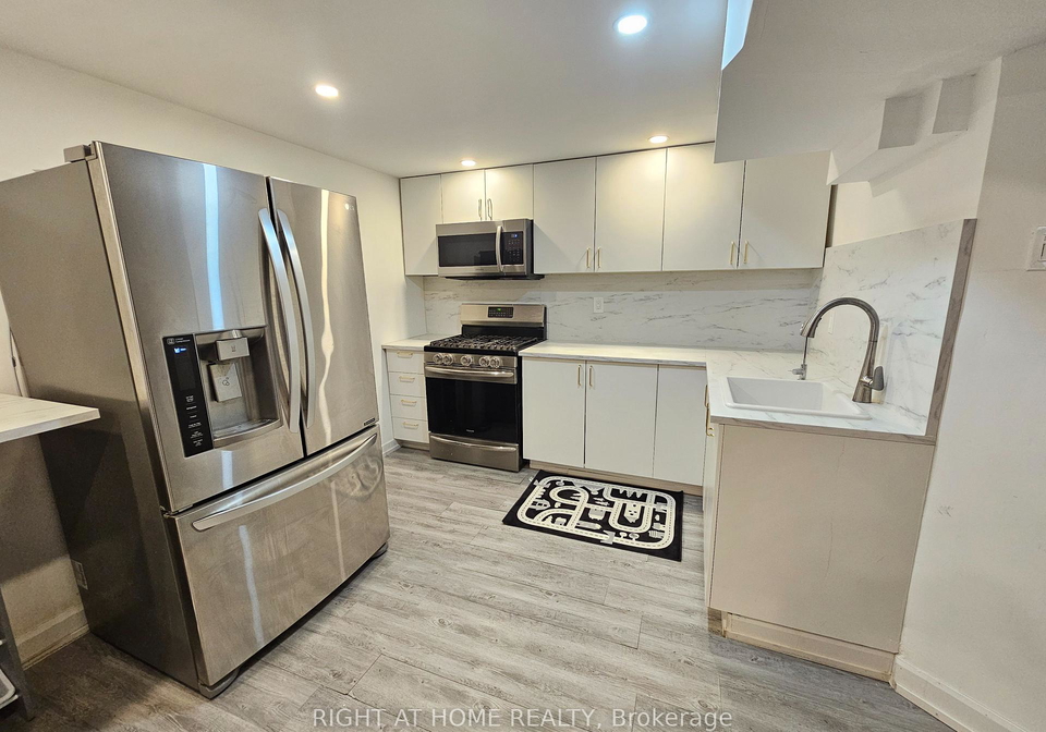 46-keys-drive-ajax-ontario-e12347231