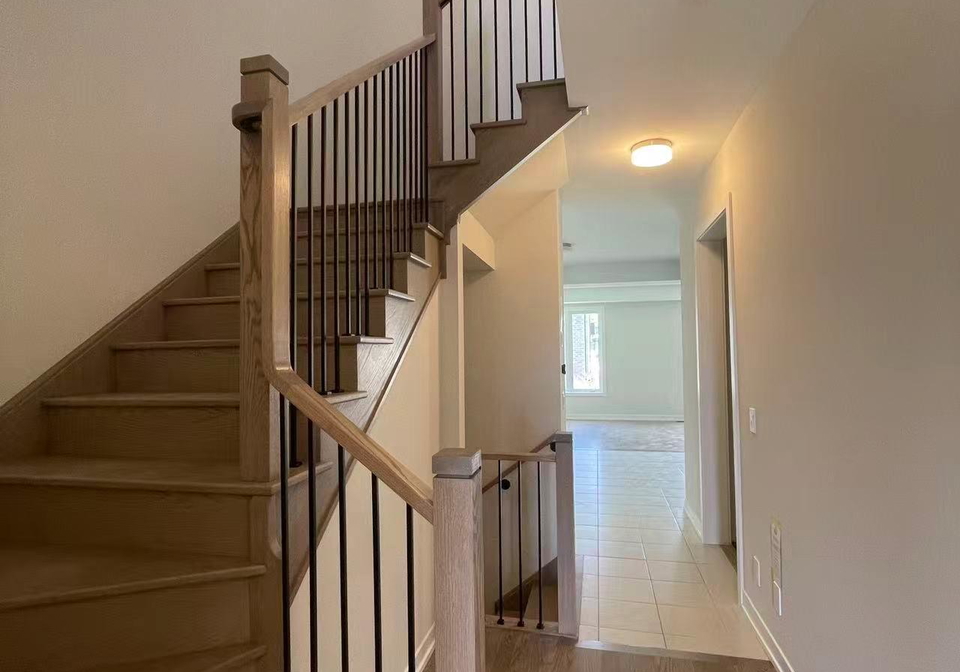 3126-sideline-16-pickering-ontario-e12348972