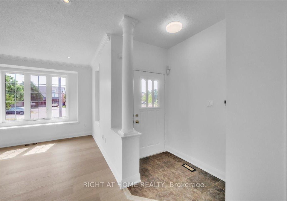 18-mcqueen-crescent-ajax-ontario-e12349258