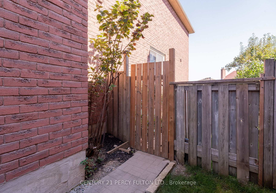 9-dagwell-crescent-ajax-ontario-e12349396