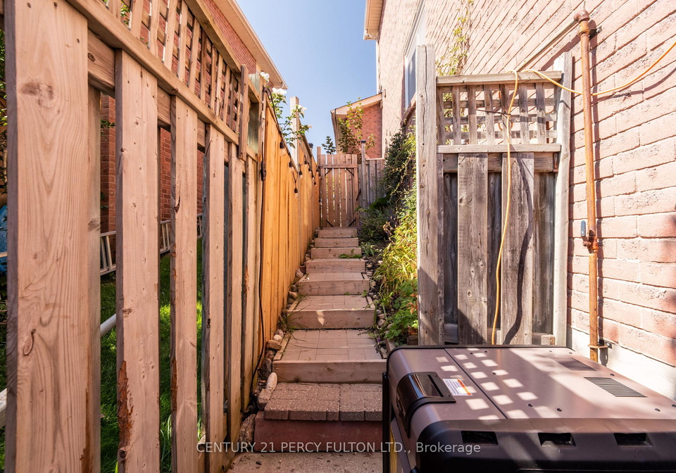 9-dagwell-crescent-ajax-ontario-e12349396