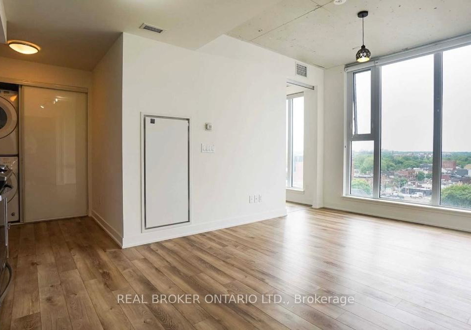 30-baseball-place-toronto-ontario-e12349487