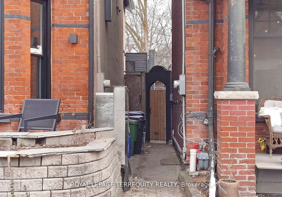 211-pape-avenue-toronto-ontario-e12350414