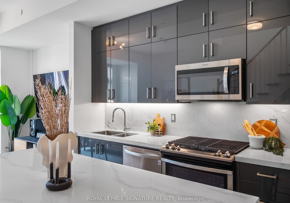 14-dewhurst-boulevard-east-york-ontario-e12352416