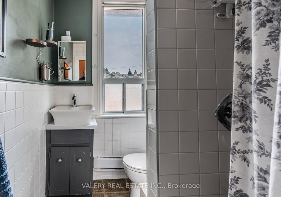 154-victor-avenue-toronto-ontario-e12352585