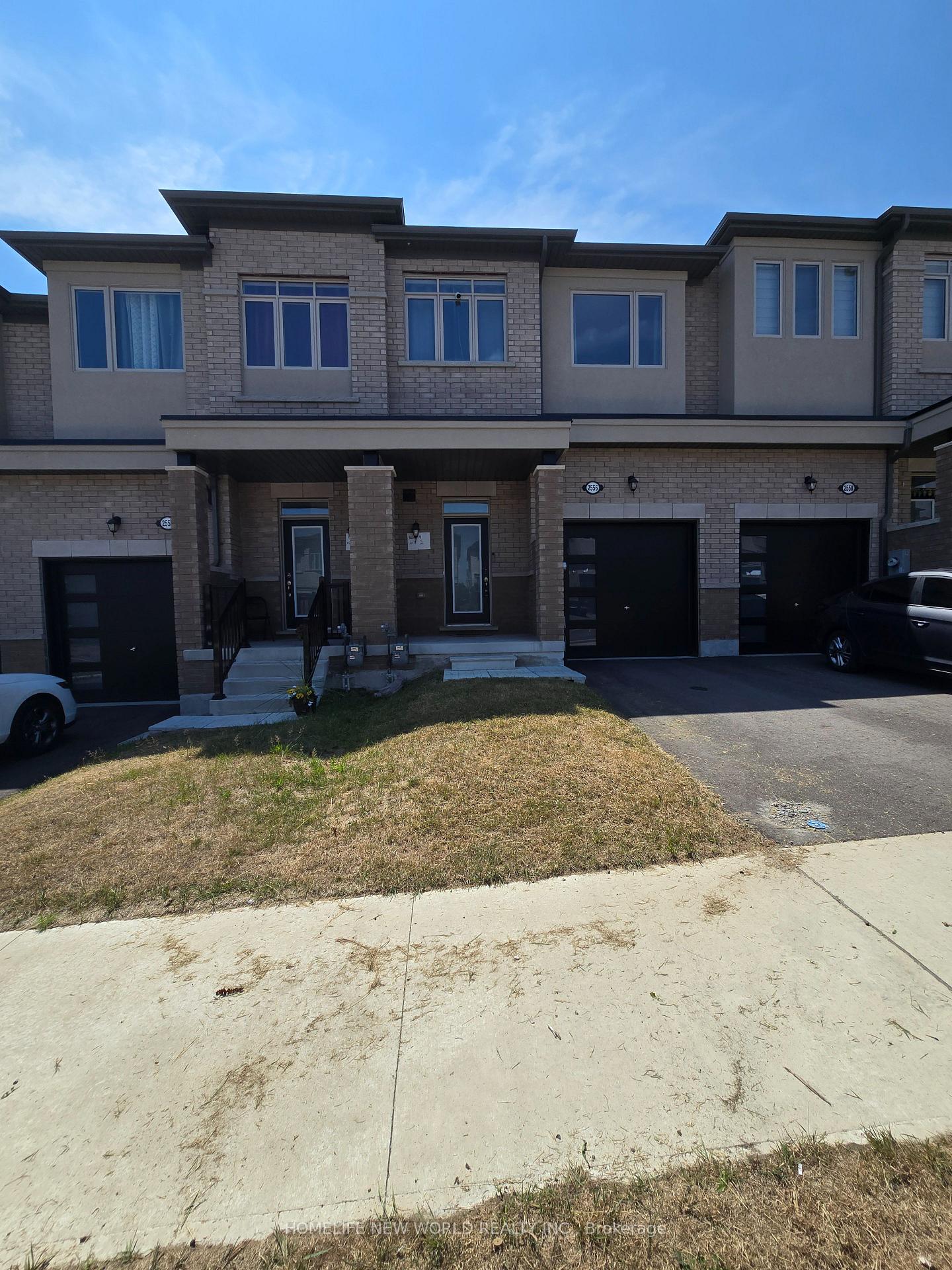 2556-winter-words-drive-oshawa-ontario-e12352818
