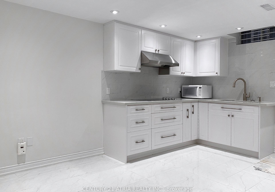 40-alanbull-square-scarborough-ontario-e12355055