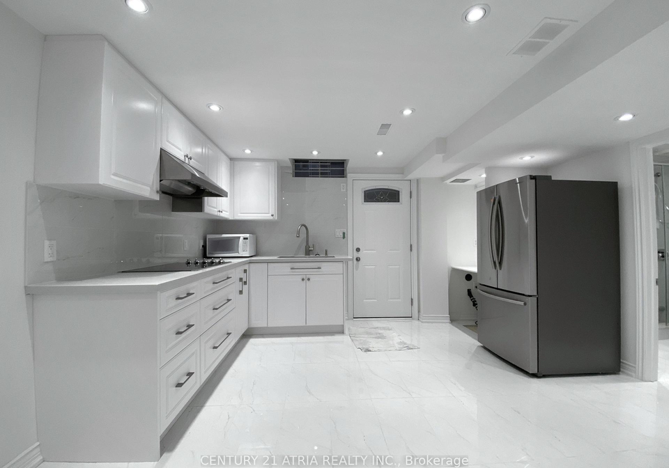40-alanbull-square-scarborough-ontario-e12355055