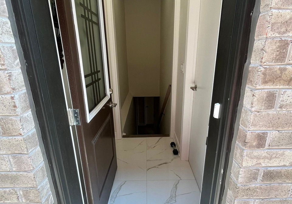 21-huggins-drive-whitby-ontario-e12355931