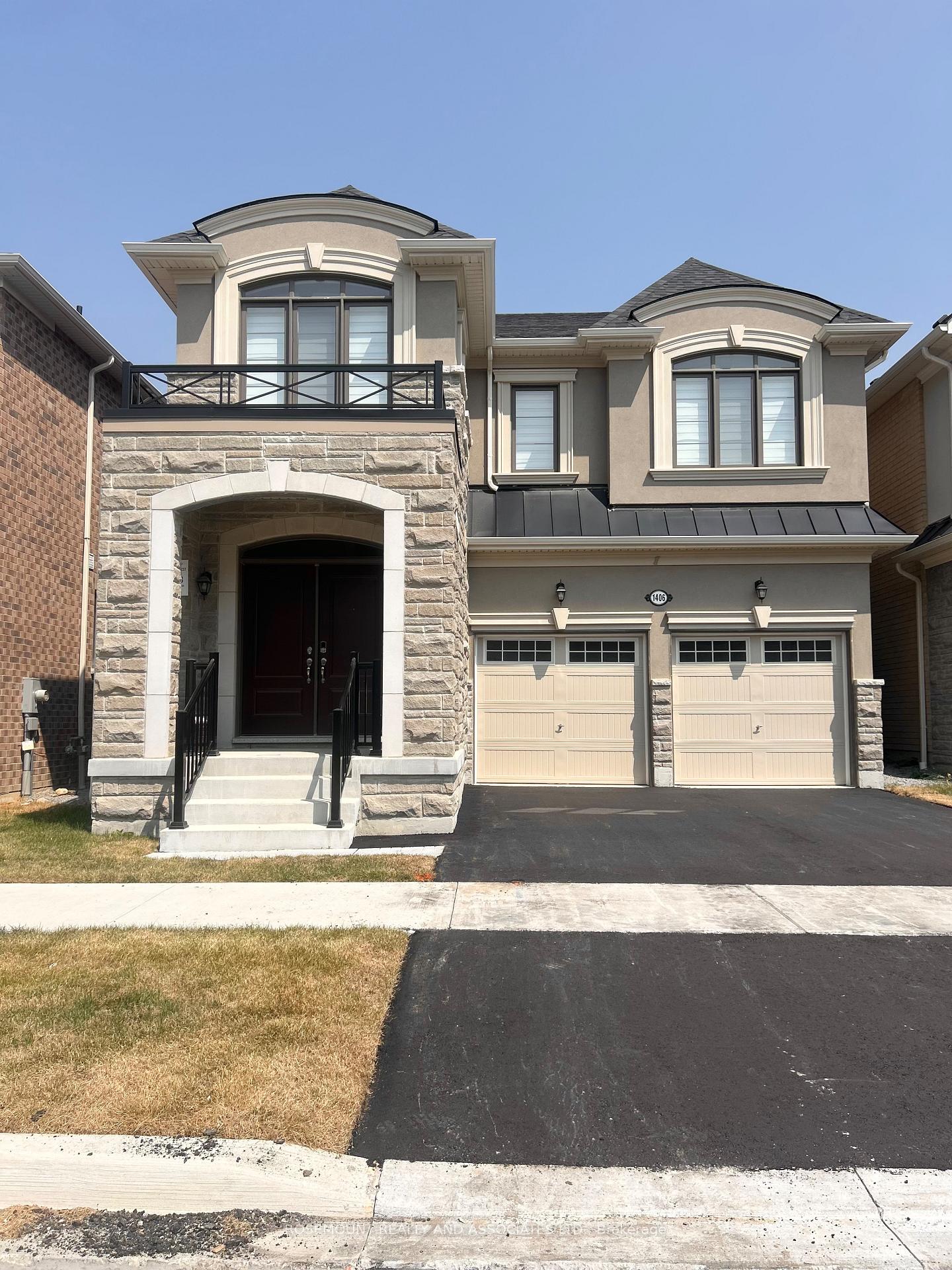 1406-mockingbird-square-pickering-ontario-e12356160