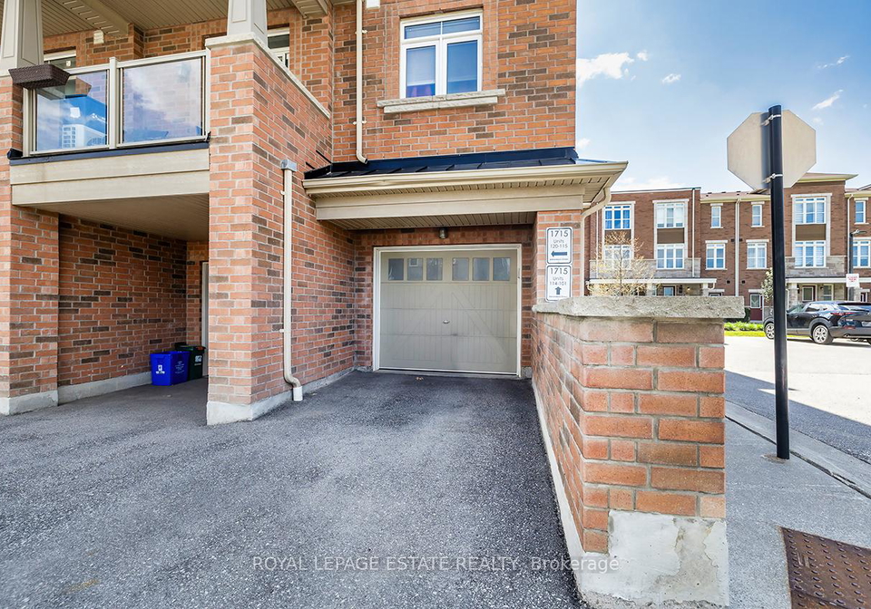 1715-adirondack-chase-pickering-ontario-e12357185