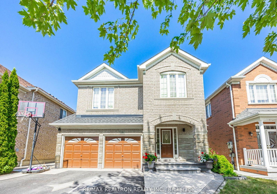 19-clapperton-drive-ajax-ontario-e12357425