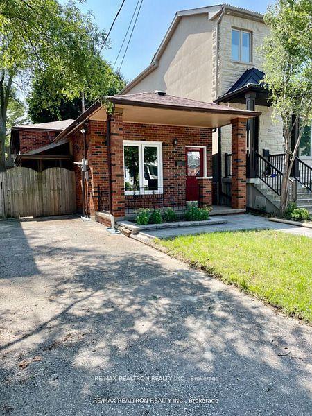 216-glebemount-avenue-east-york-ontario-e12358392