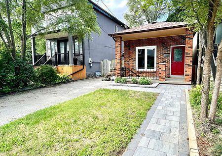 216-glebemount-avenue-east-york-ontario-e12358392