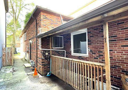 216-glebemount-avenue-east-york-ontario-e12358392