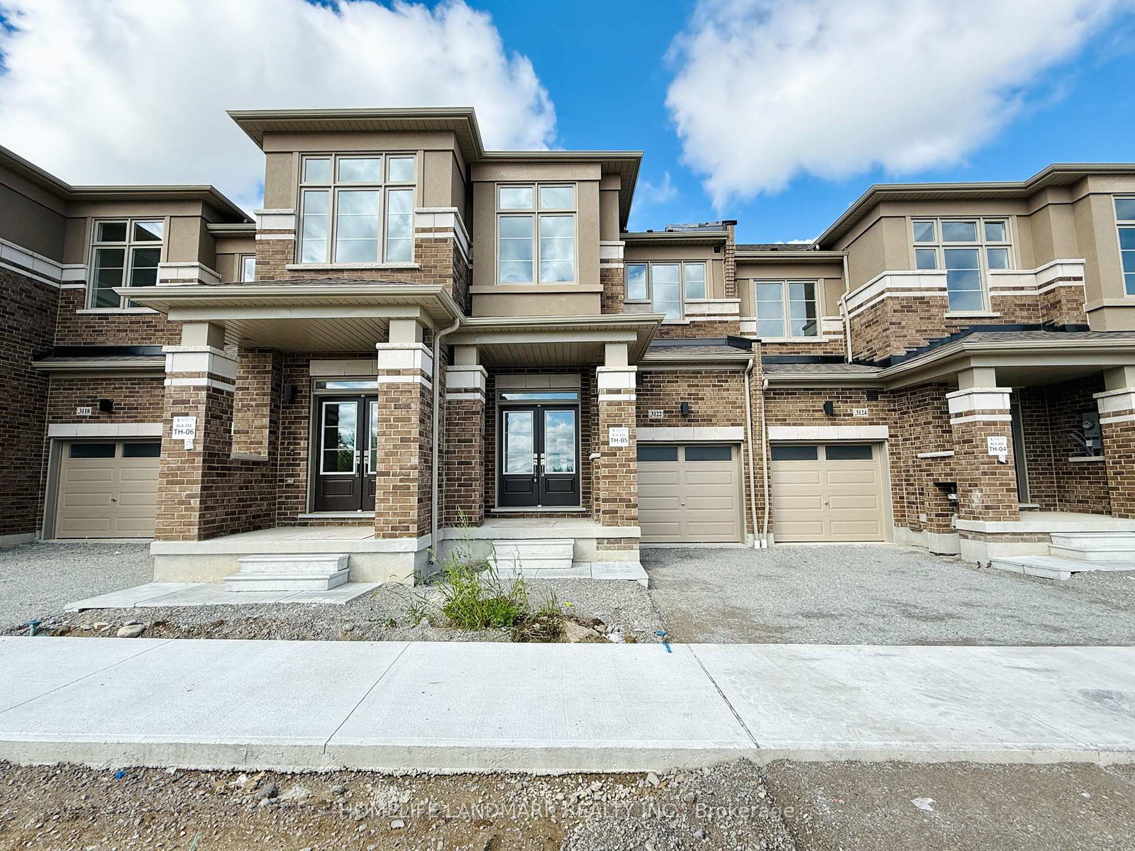 3122-sideline-16-pickering-ontario-e12358827