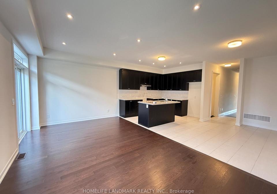 3122-sideline-16-pickering-ontario-e12358827
