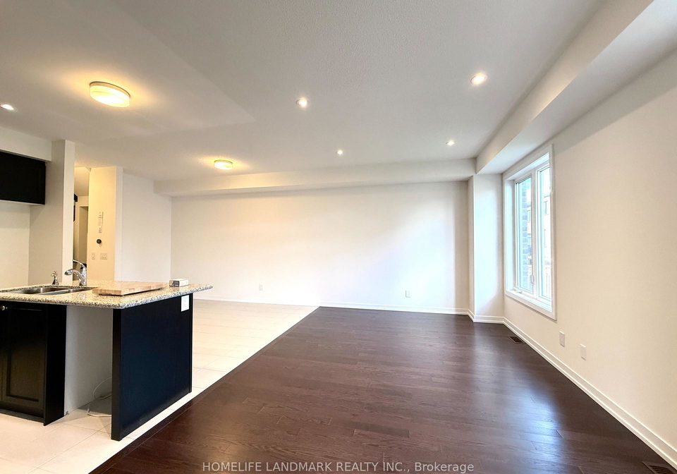 3122-sideline-16-pickering-ontario-e12358827
