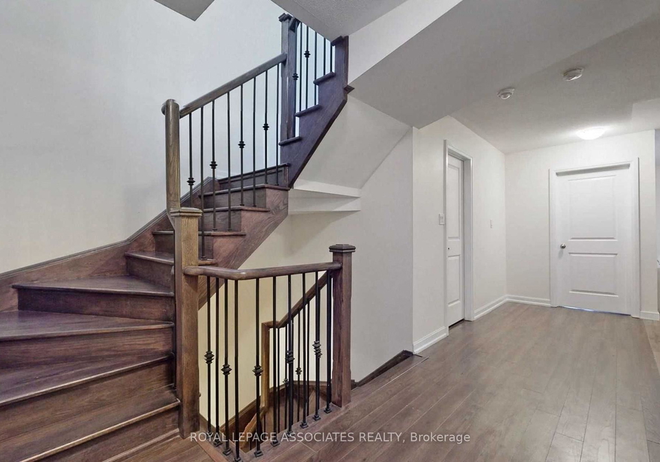 8-longshore-way-whitby-ontario-e12359991