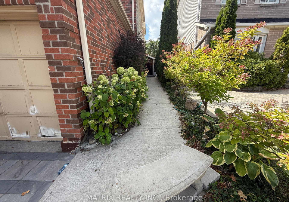 1604-rayleen-crescent-pickering-ontario-e12361419