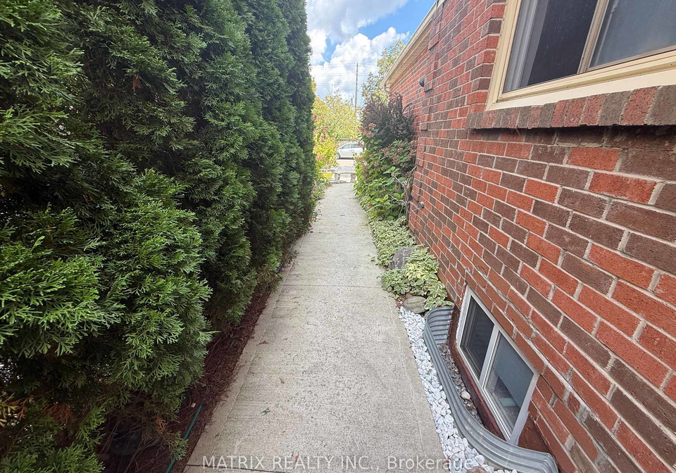1604-rayleen-crescent-pickering-ontario-e12361419