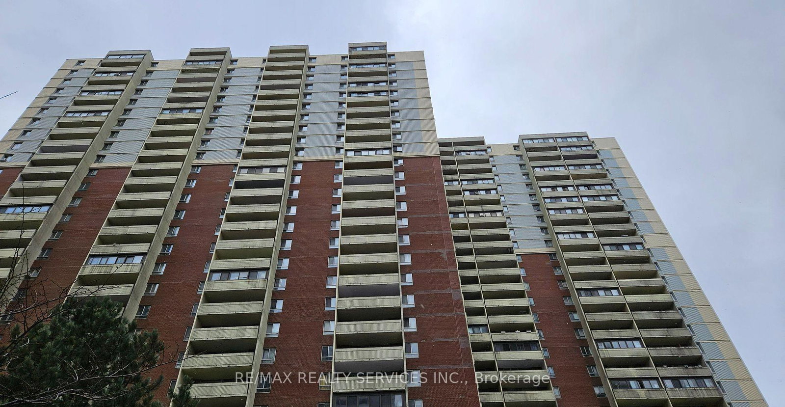 1-massey-square-east-york-ontario-e12365053