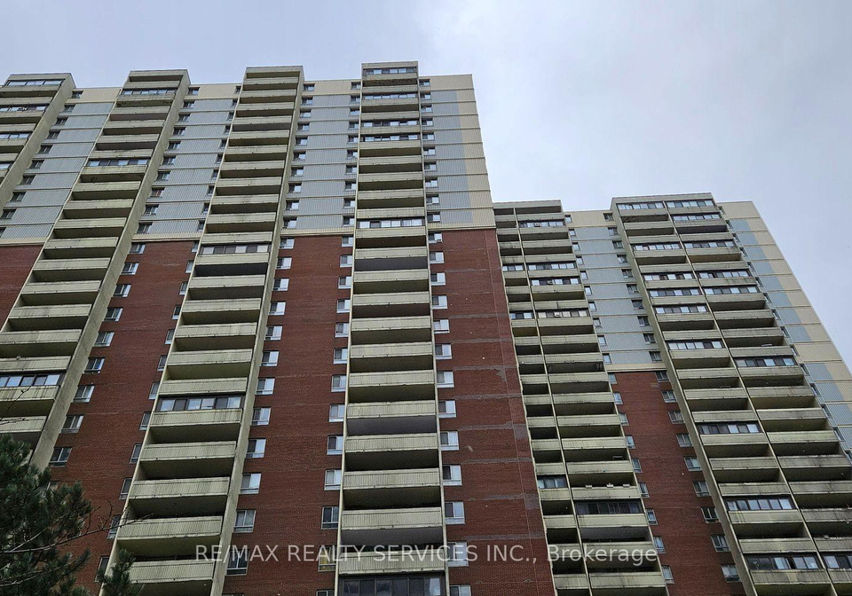 1-massey-square-east-york-ontario-e12365053