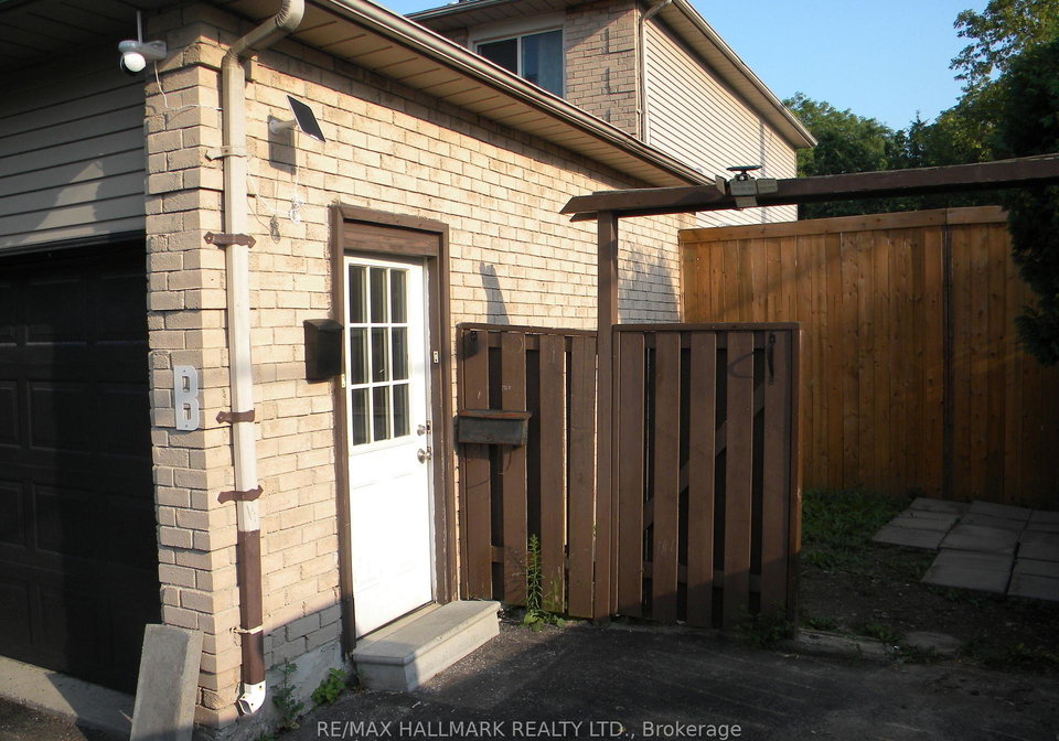1301-anton-square-pickering-ontario-e12366274