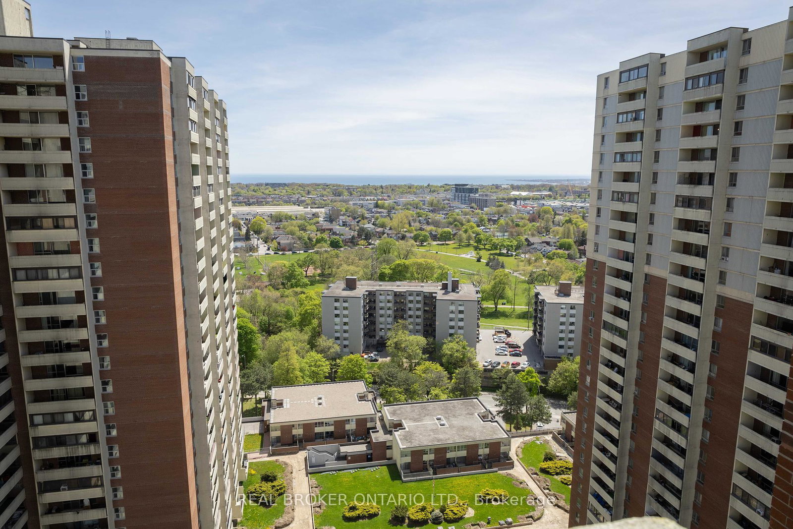 3-massey-square-east-york-ontario-e12366402