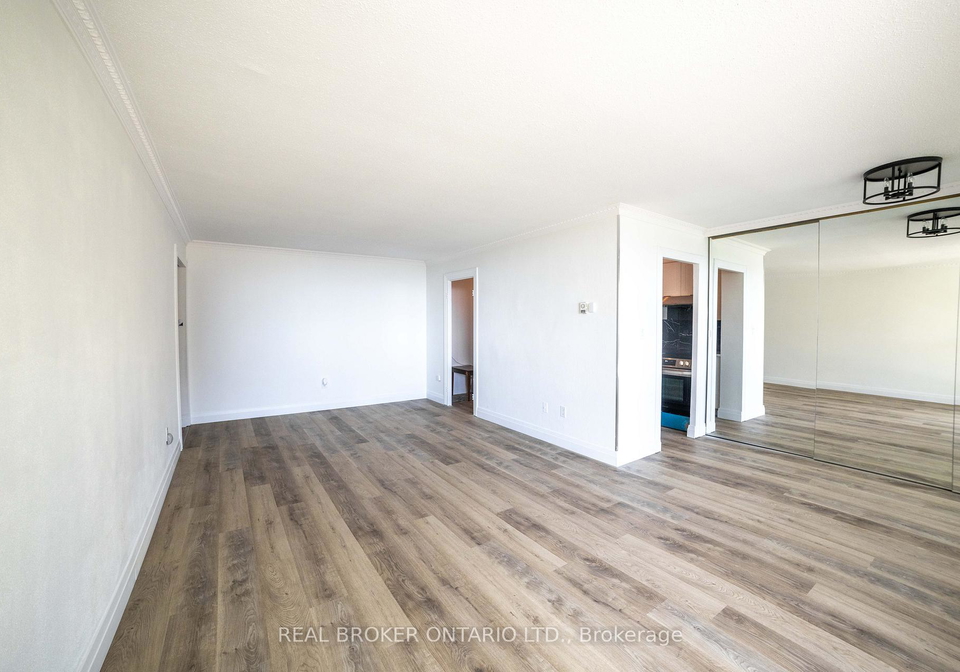 3-massey-square-east-york-ontario-e12366402