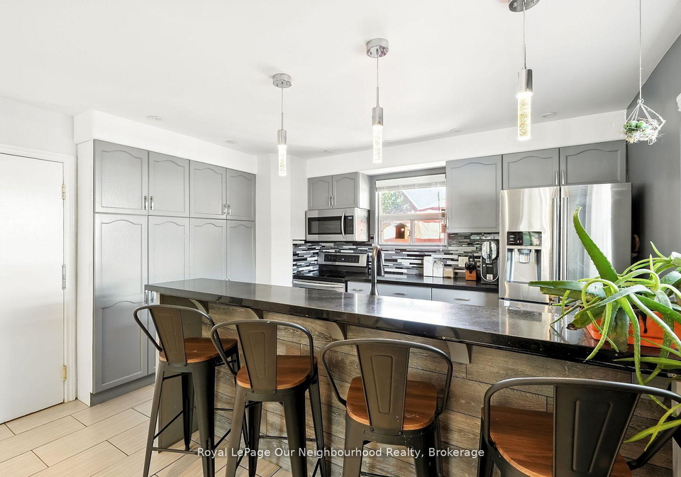 1156-valley-court-oshawa-ontario-e12368390