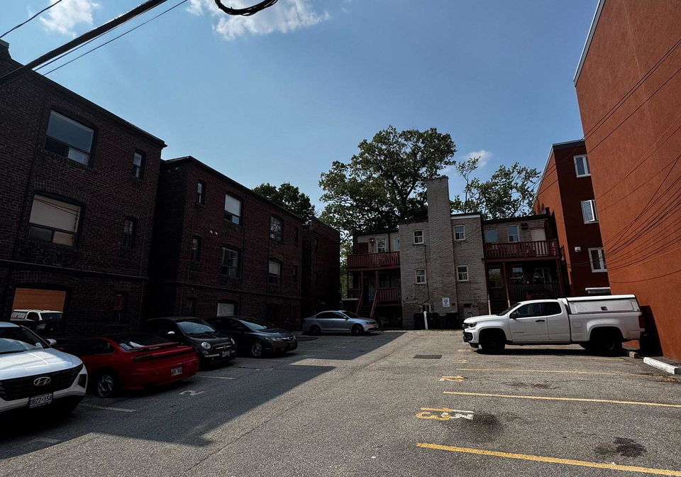 2369-queen-street-e-toronto-ontario-e12369041