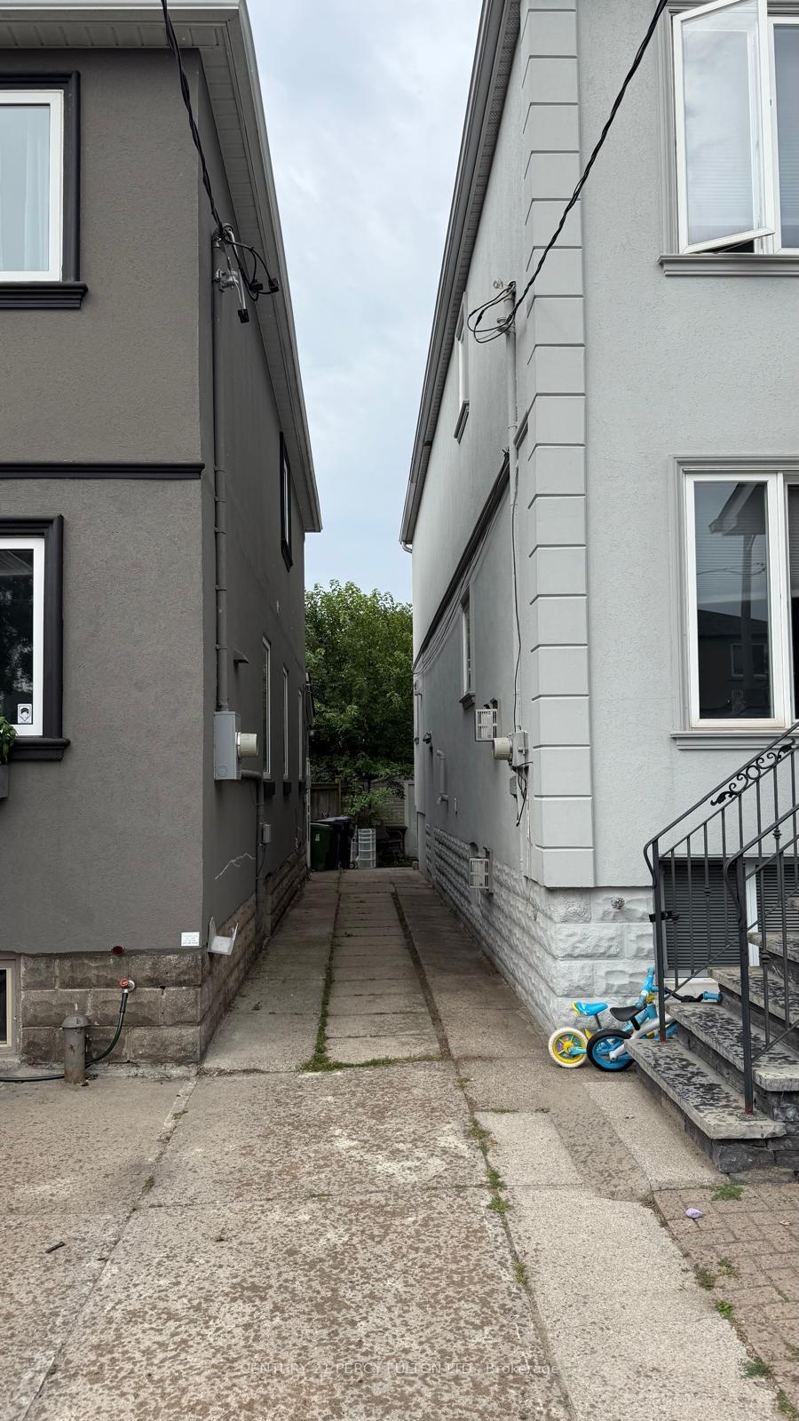 64-leroy-avenue-east-york-ontario-e12369397