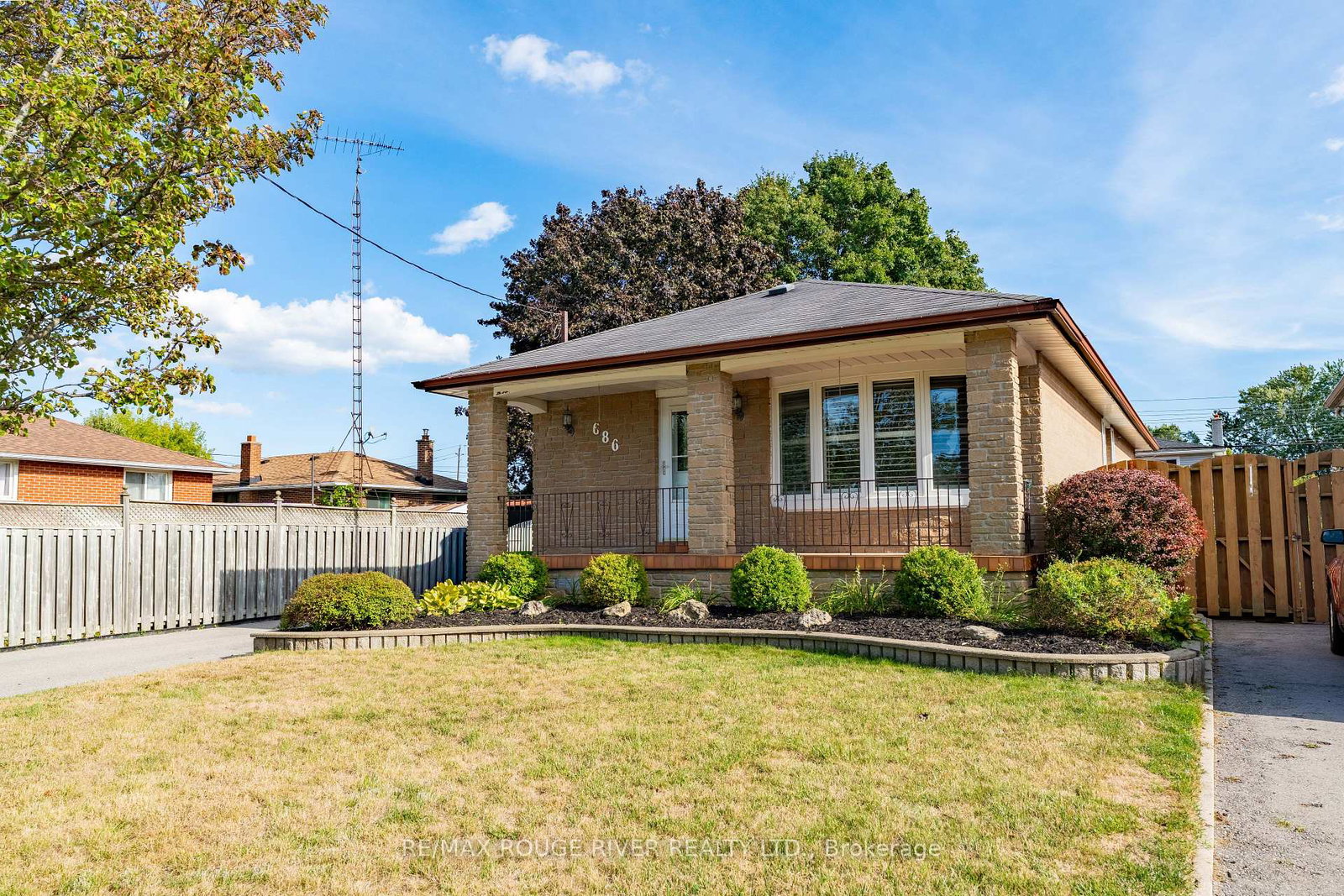 686-perry-crescent-oshawa-ontario-e12369642