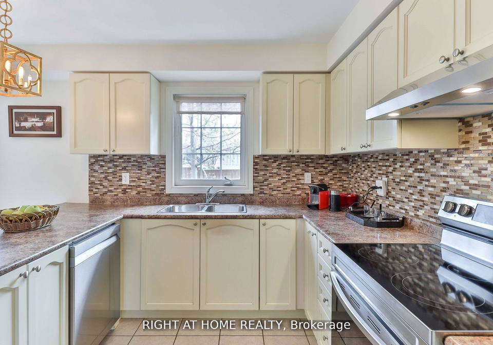 72-jeremiah-lane-scarborough-ontario-e12369960