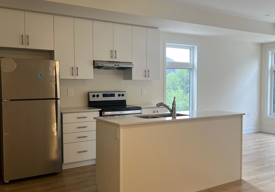 755-omega-drive-pickering-ontario-e12371783