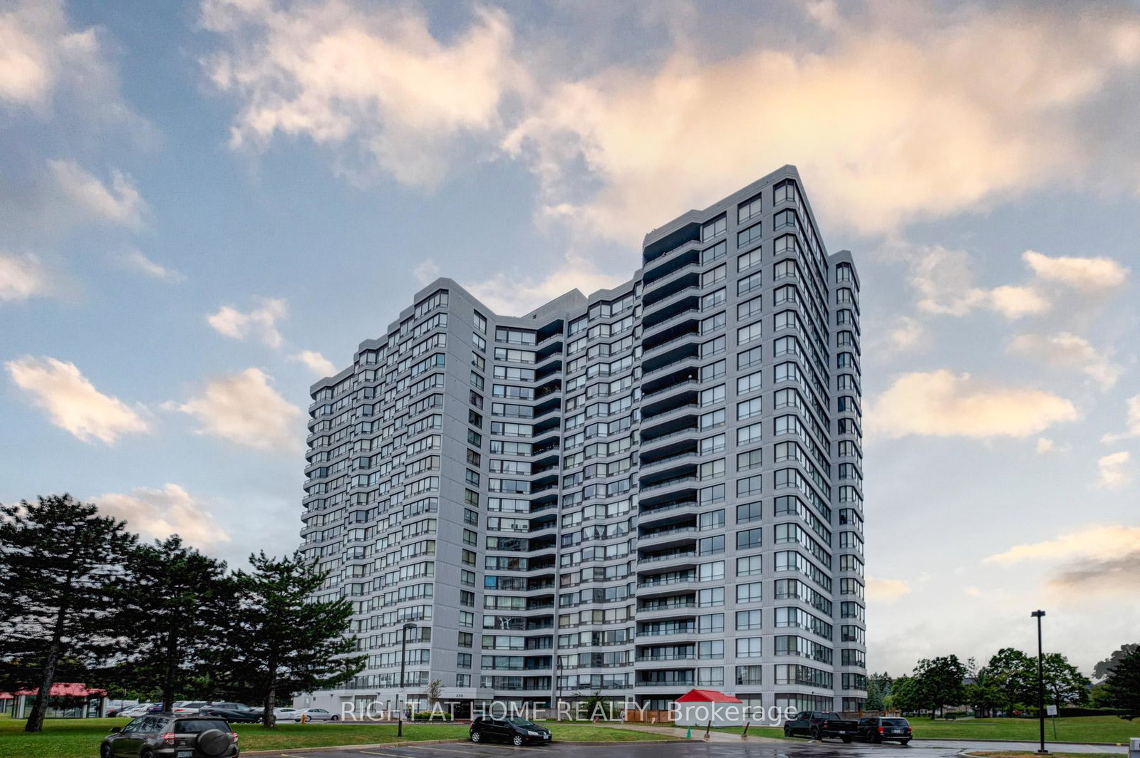 330-alton-towers-circle-scarborough-ontario-e12372019