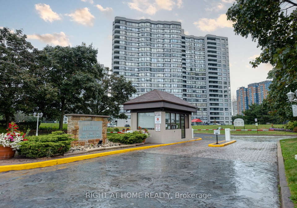 330-alton-towers-circle-scarborough-ontario-e12372019