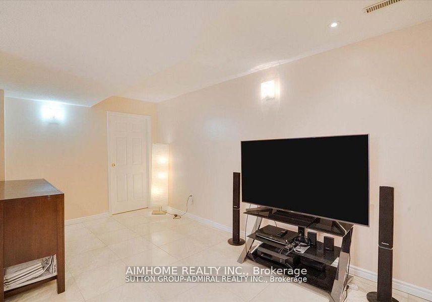 39-keyworth-trground-floor-trail-scarborough-ontario-e12373010