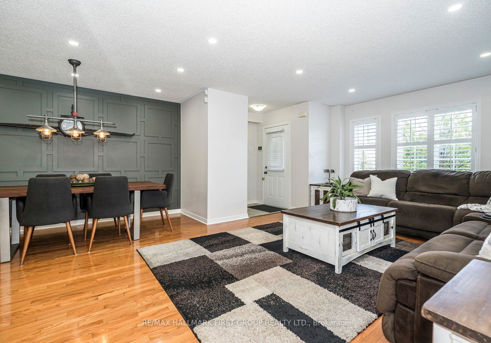 20-batt-crescent-ajax-ontario-e12373854