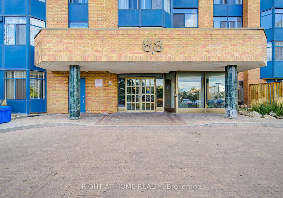 88-alton-towers-circle-scarborough-ontario-e12374111