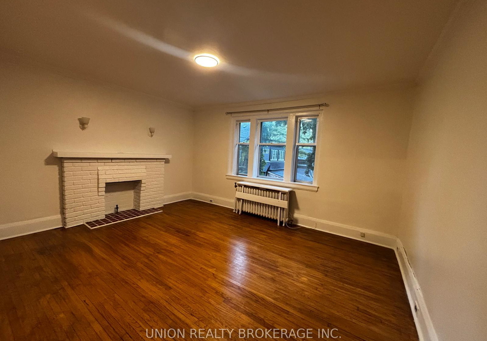 2453-queen-street-e-toronto-ontario-e12375008